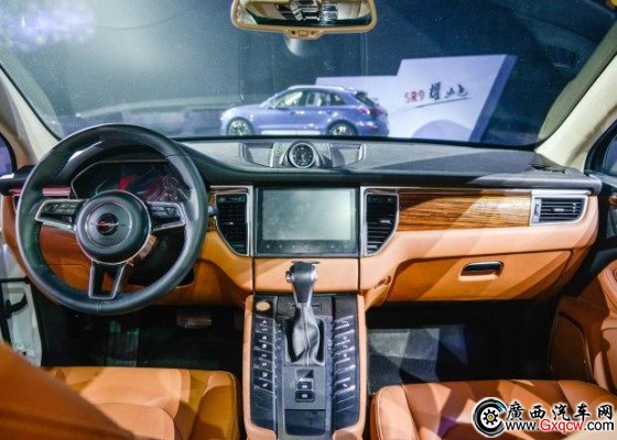 眾泰汽車 眾泰SR9 2016款 2.0T 自動基本型