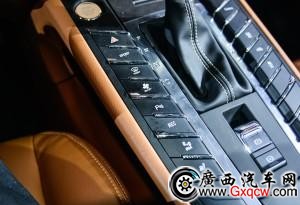 眾泰汽車 眾泰SR9 2016款 2.0T 自動基本型