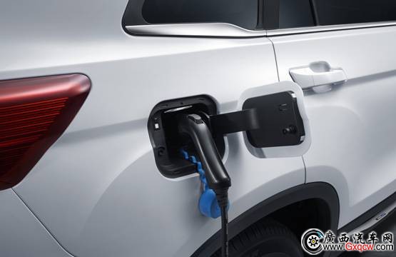 1537834134259024.jpg 圖片/產(chǎn)品官圖/局部圖/充電口.jpg